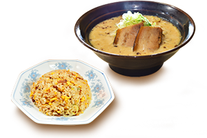 チャーハンセット、パラパラのチャーハンとラーメンのセット。