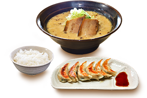 餃子セット、パリパリ餃子とラーメンのセット。