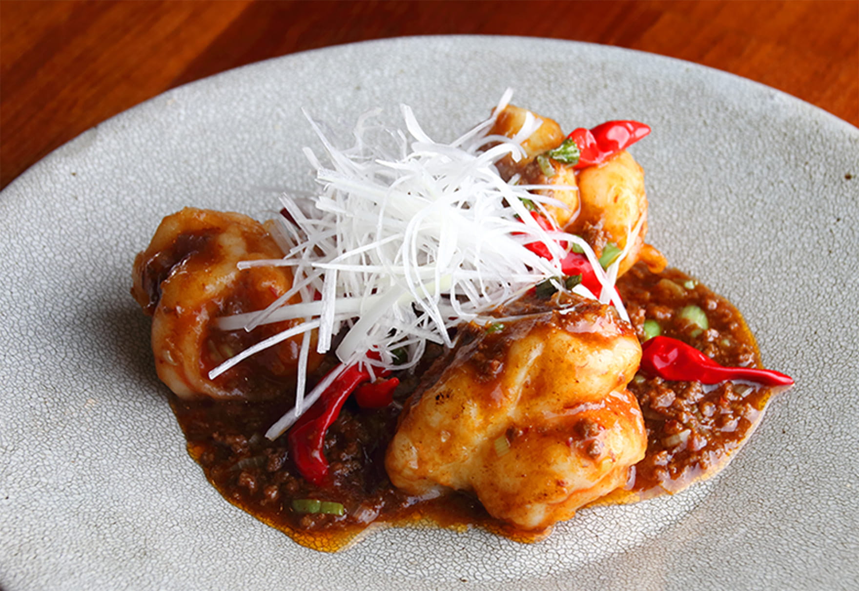 牛肉と色鮮やかな唐辛子のピリ辛炒め