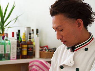 金の豚　餃子　オーナー